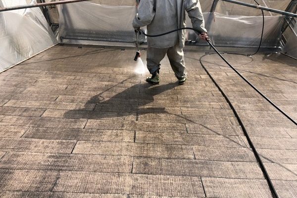 千葉県船橋市　屋根塗装　雨漏り　高圧洗浄作業