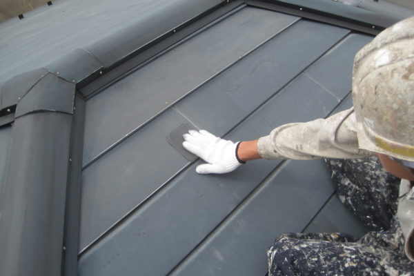 千葉県船橋市　屋根塗装　ひび割れ　ズレ　雨漏り対策