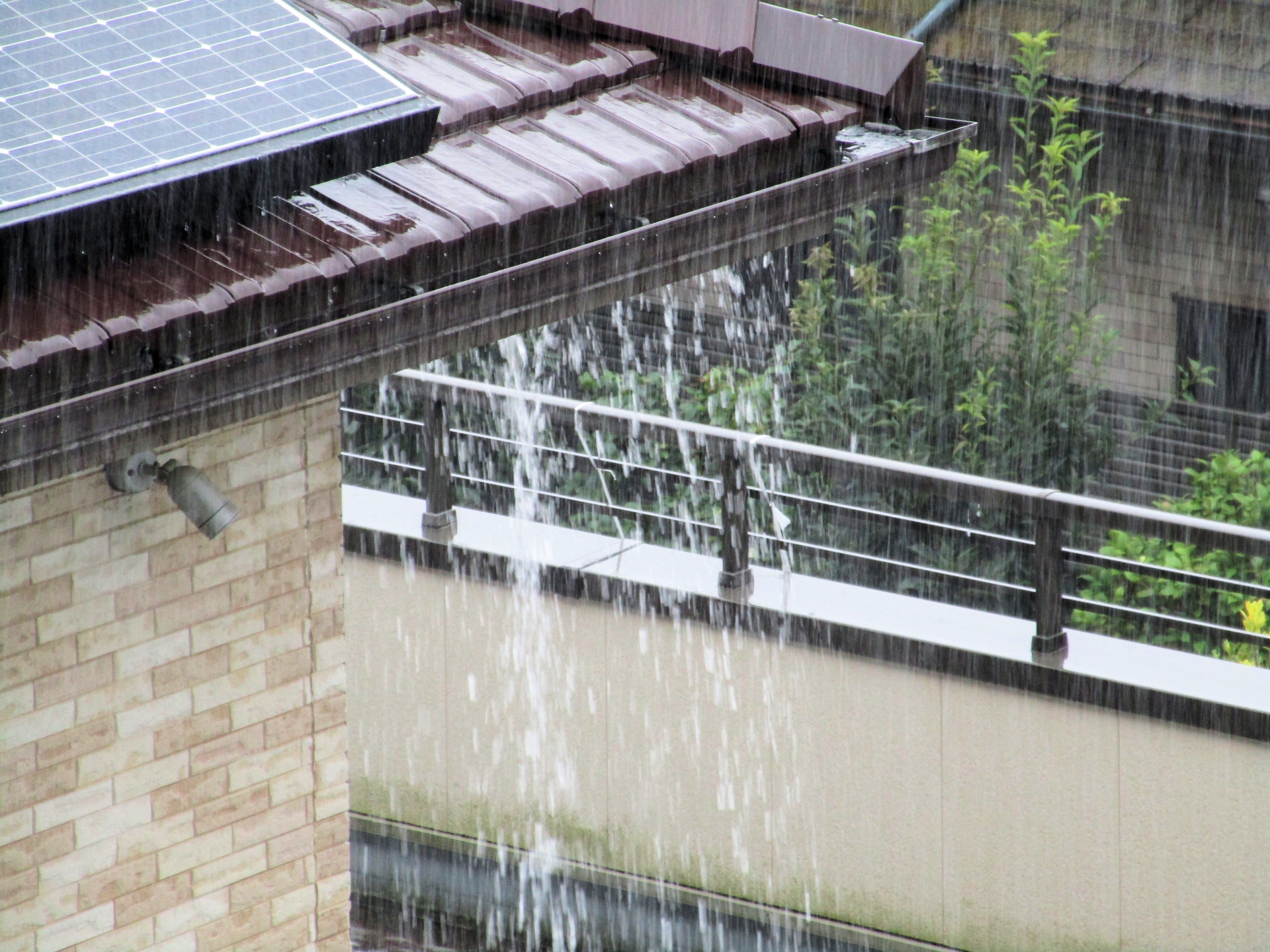 雨樋が壊れてしまった！修理方法とお得に工事ができる方法を解説します！