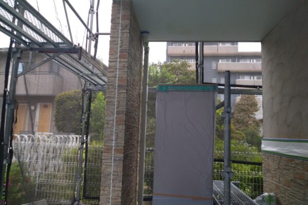 千葉県船橋市　O様邸　外壁塗装・屋根カバー工事　傷や汚れから保護する養生