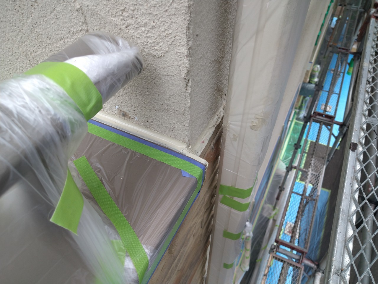 千葉県船橋市　O様邸　外壁塗装・屋根カバー工事　入隅部のコーキング打設