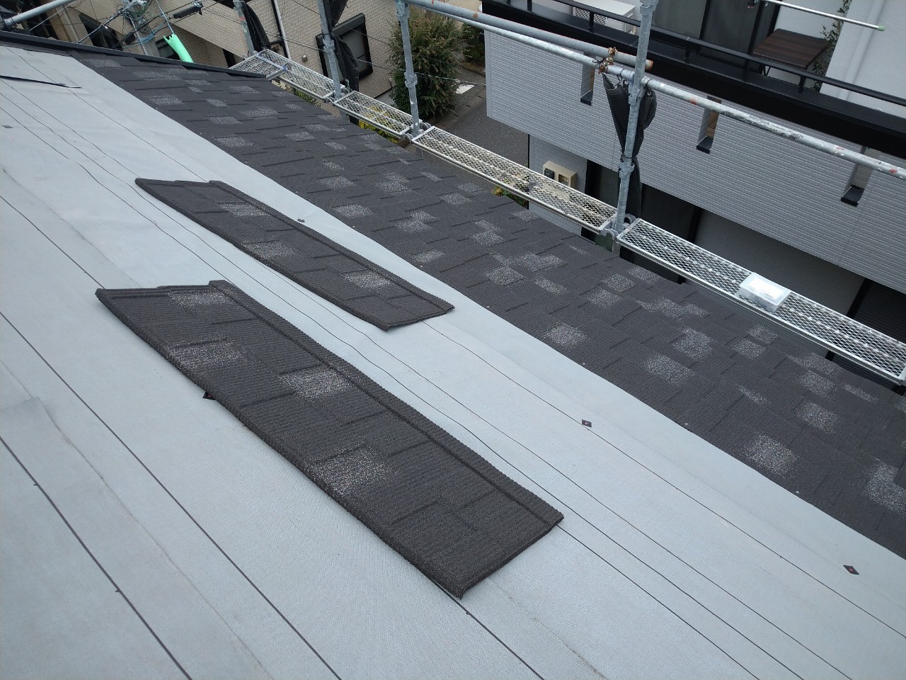 スレート屋根の塗装は縁切りがあるか見積もりをよくチェック！