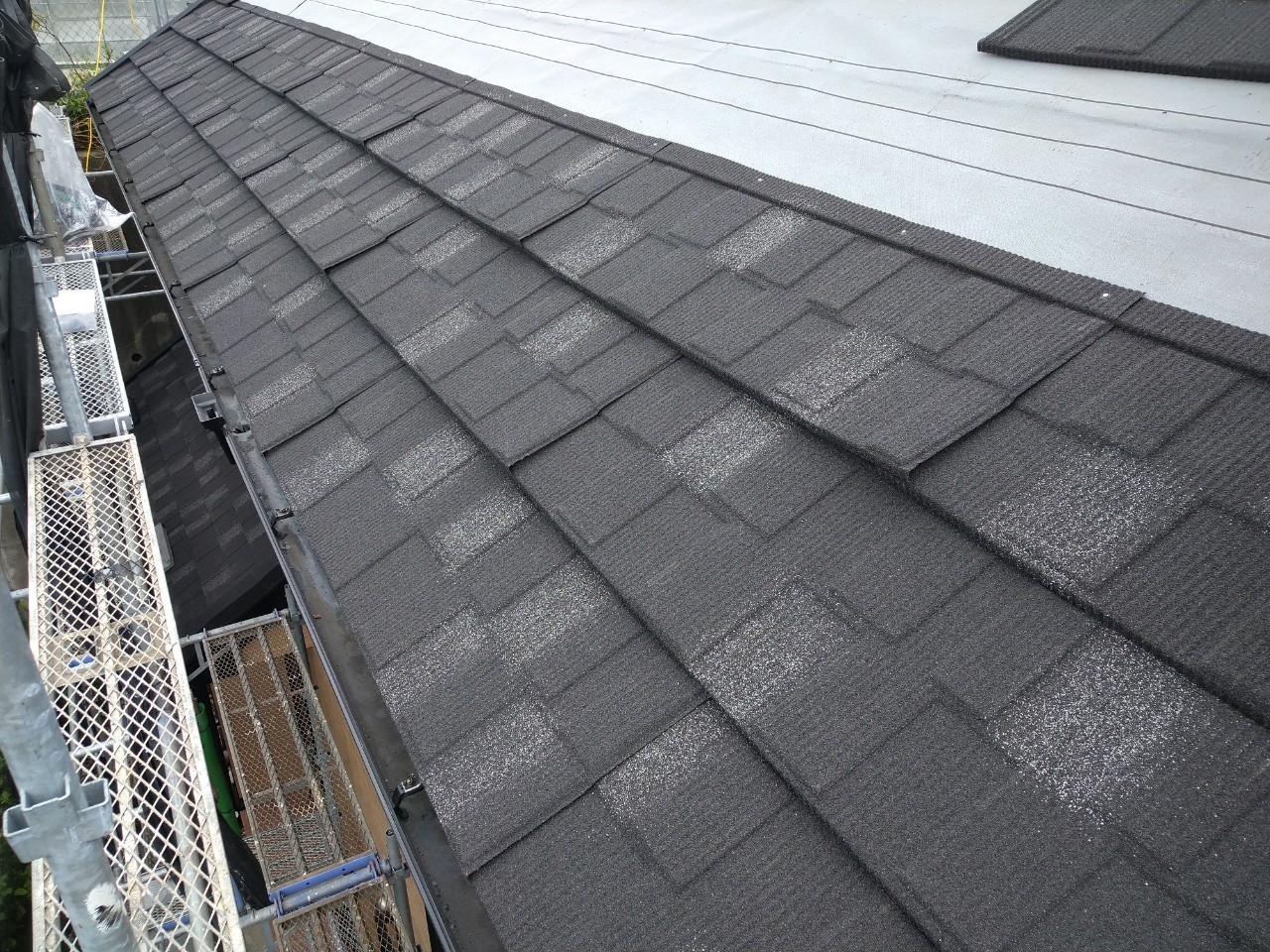 千葉県市川市　S様邸　外壁塗装・屋根カバー工事　外壁と屋根の工事は一緒がお得です！