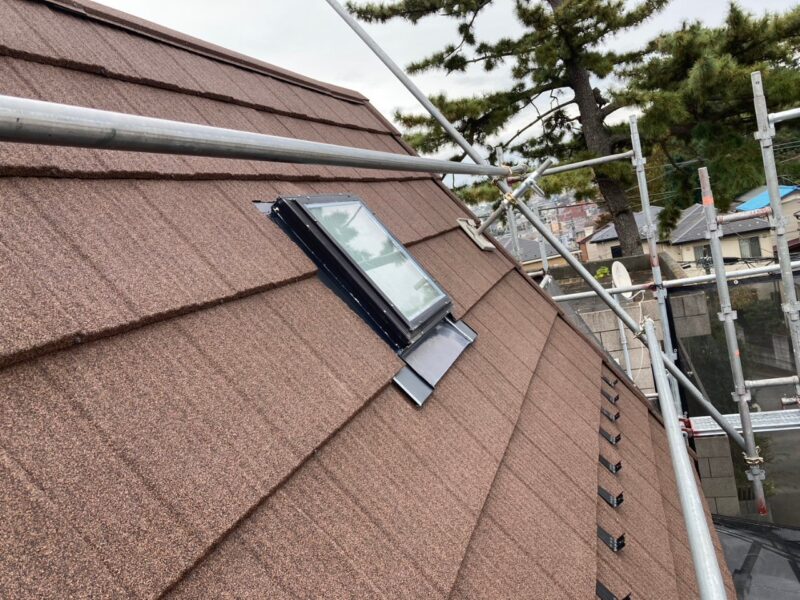 千葉県船橋市　F様邸　屋根カバー工事・外壁塗装工事　天窓のメンテナンスについて