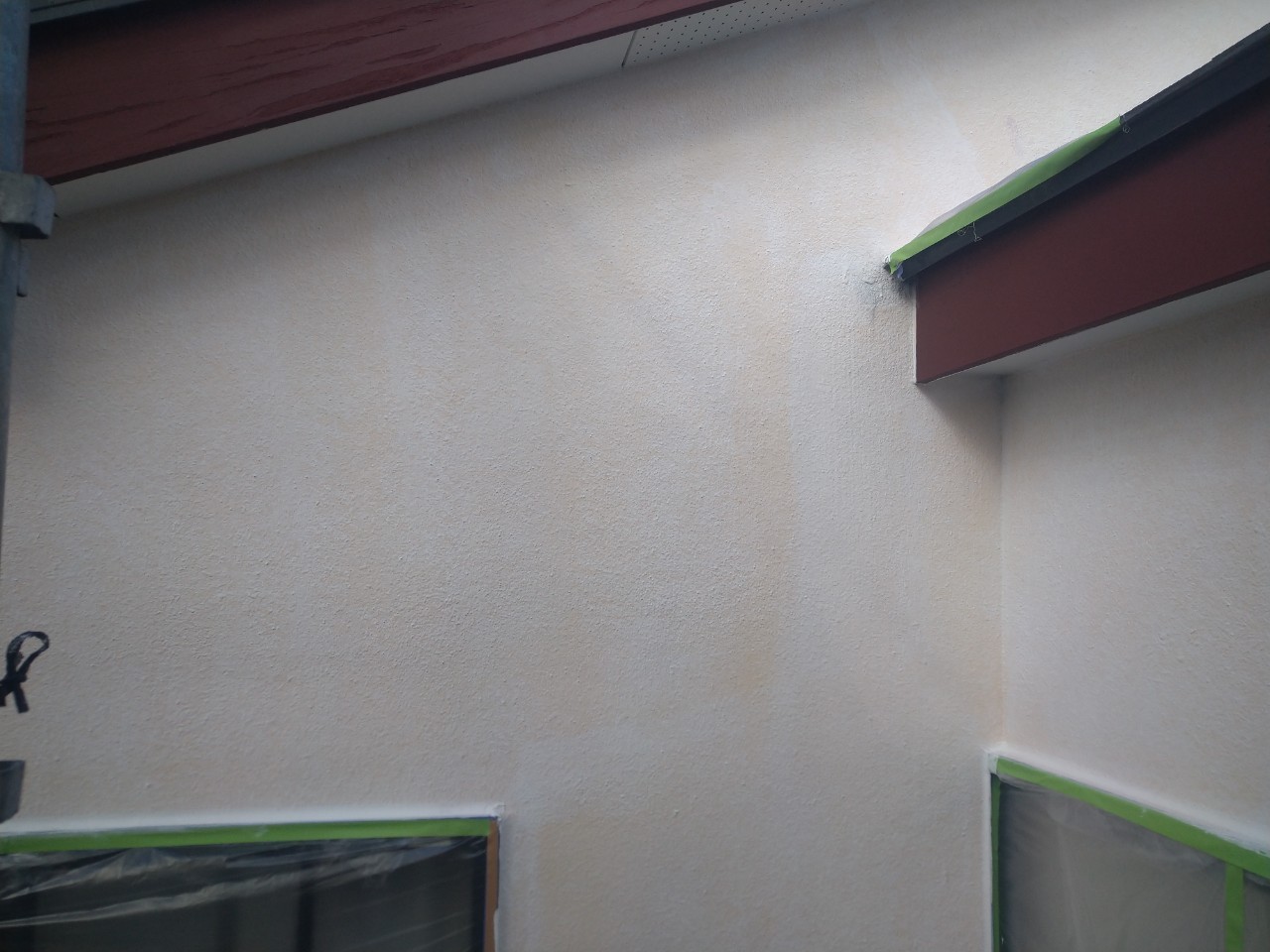千葉県船橋市　F様邸　屋根カバー工事・外壁塗装工事　外壁の下塗り