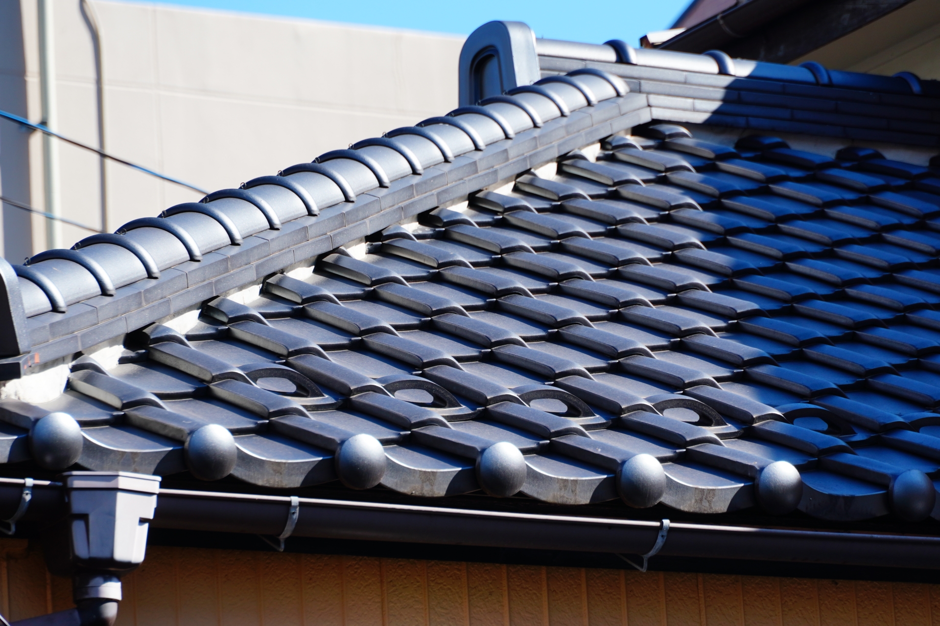 屋根材の種類と特徴を解説！各屋根材の比較と屋根材の選び方もご紹介！