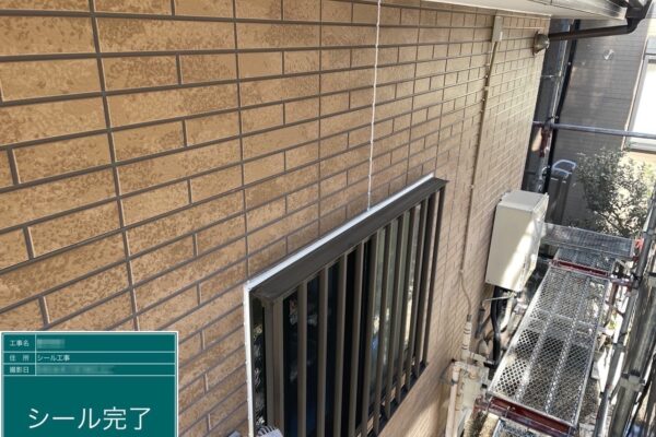 千葉県船橋市　S様邸　外壁塗装工事　窓のコーキング増し打ち工事