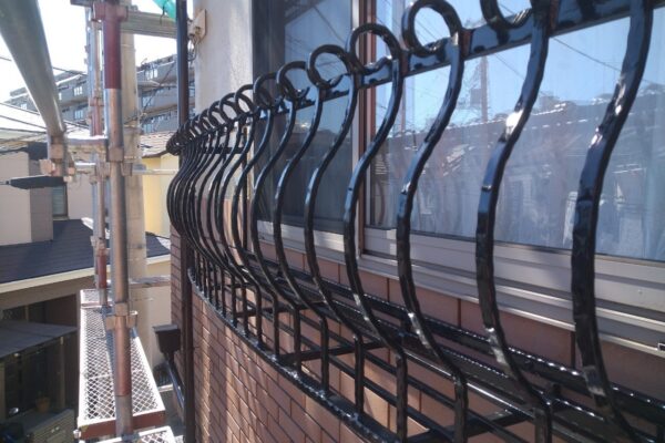 千葉県船橋市　S様邸　屋根・外壁塗装工事　鉄部　霧除け庇と手すりの塗装