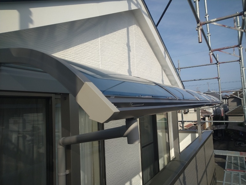 千葉県船橋市　H様邸　外壁塗装・ベランダテラス屋根設置工事　新規ベランダ屋根の組み立て設置