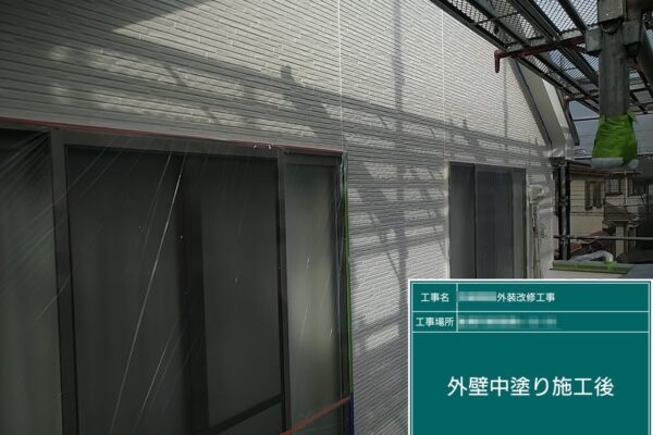 千葉県船橋市　H様邸　外壁塗装・ベランダテラス屋根設置工事　外壁の中塗り〜上塗り