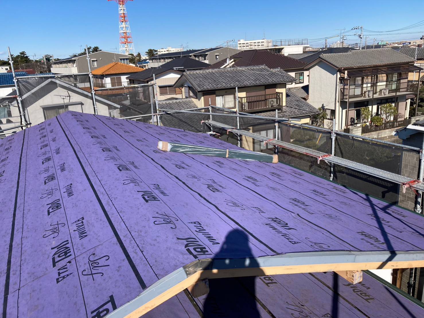 千葉県船橋市　屋根工事　カバー工法 重ね葺き工事を行いました！