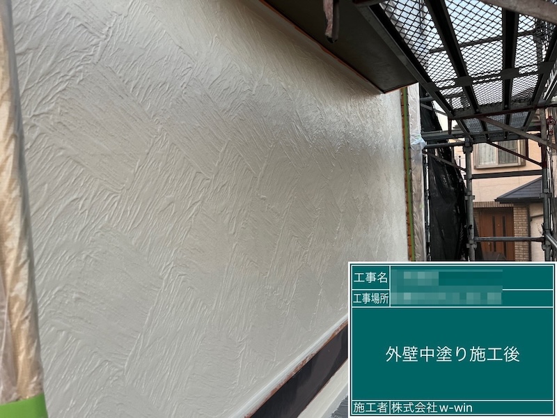 千葉県船橋市　M様邸　屋根・外壁塗装工事　外壁の中塗り〜上塗り パーフェクトトップ塗布